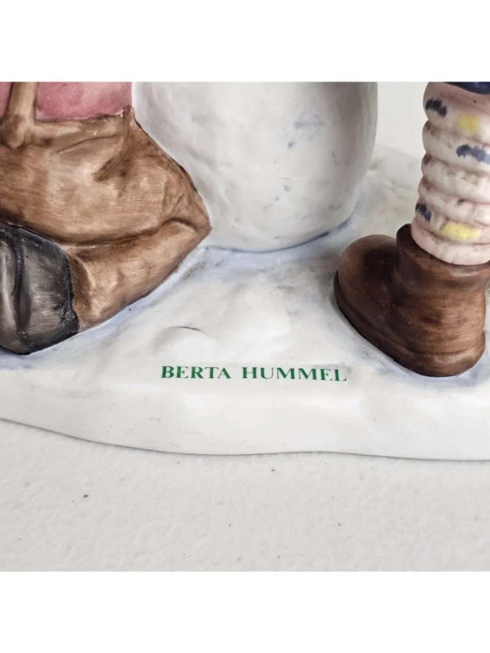 "Crowning Touch" Goebel Berta Hummel '99 Figure BH 82 Orig Open Box Cert Of Auth - Picture 4 of 10